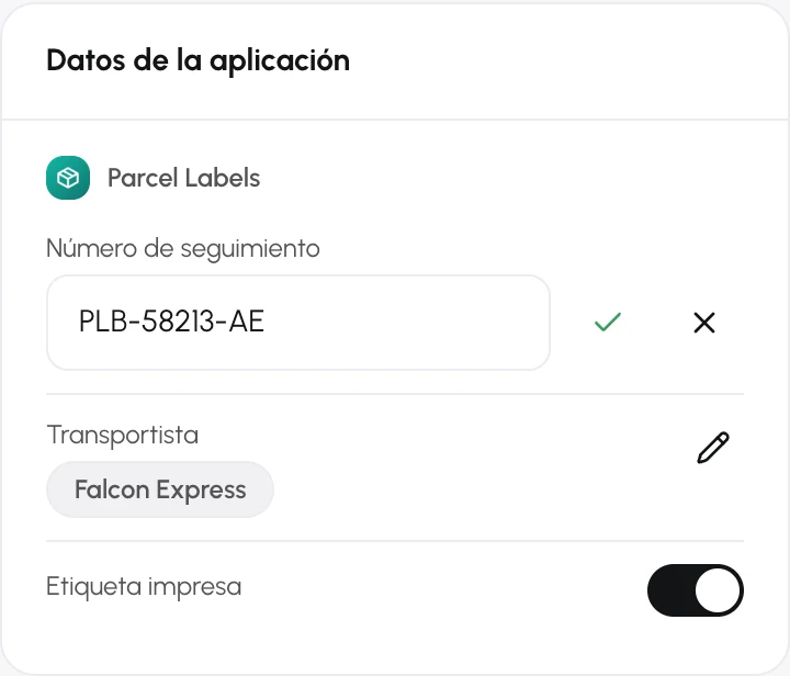 La tarjeta Datos de la aplicación con un campo en edición y los botones Guardar campo y Cancelar edición