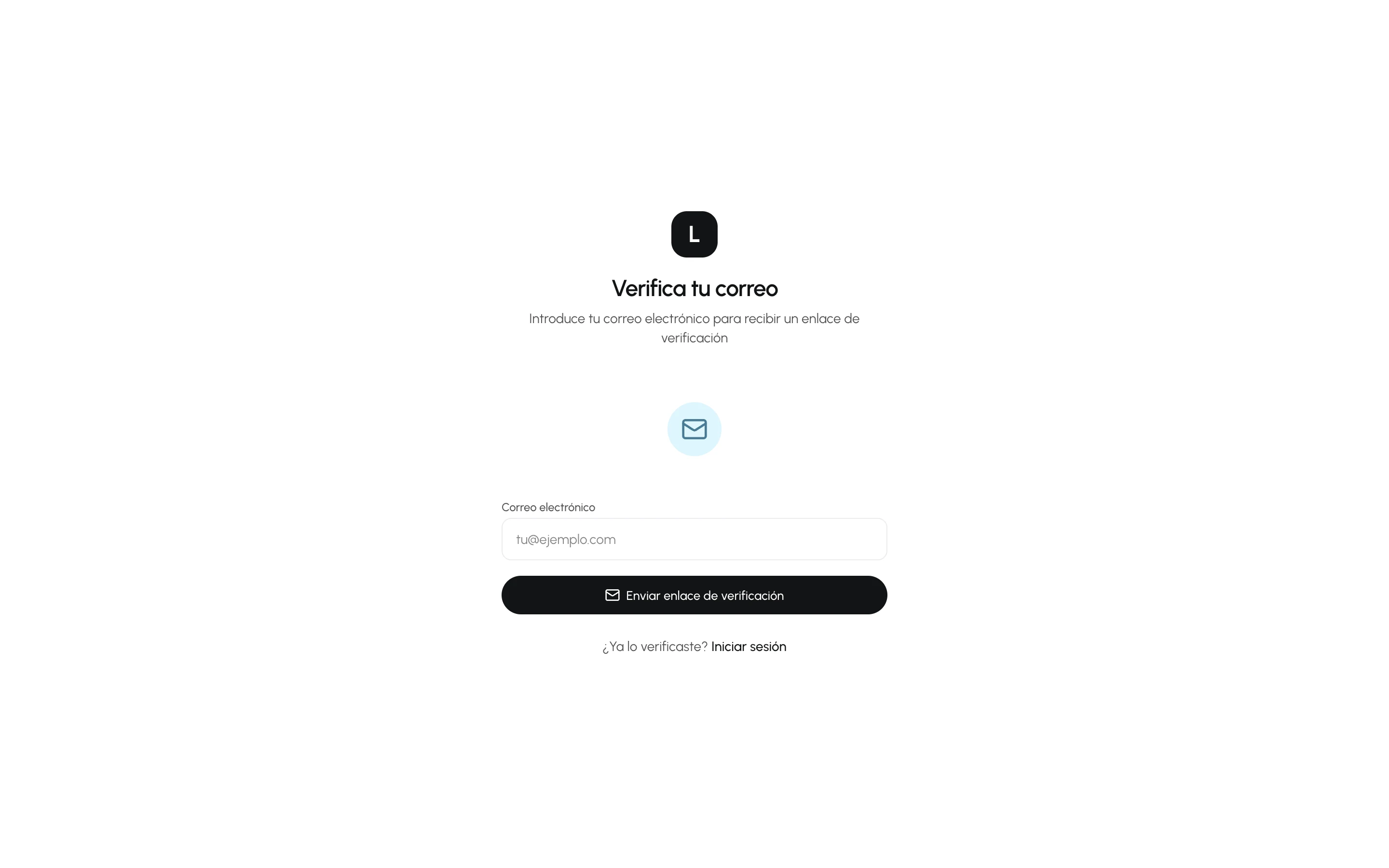 La pantalla de verificación de correo que aparece tras registrarse, con la opción de reenviar
