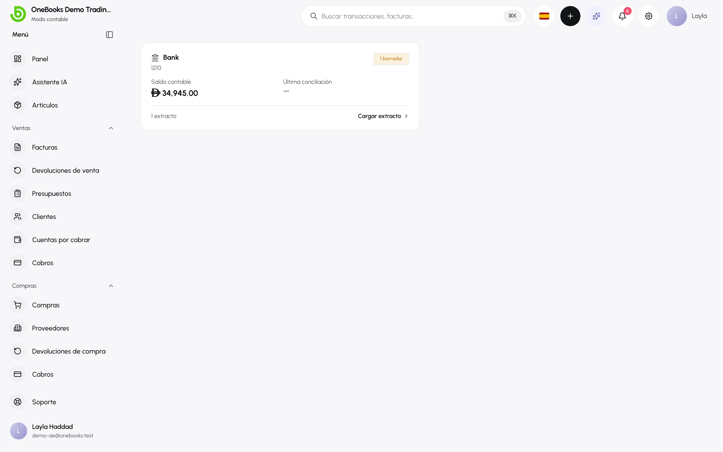 El centro de conciliación bancaria con una tarjeta por cuenta bancaria