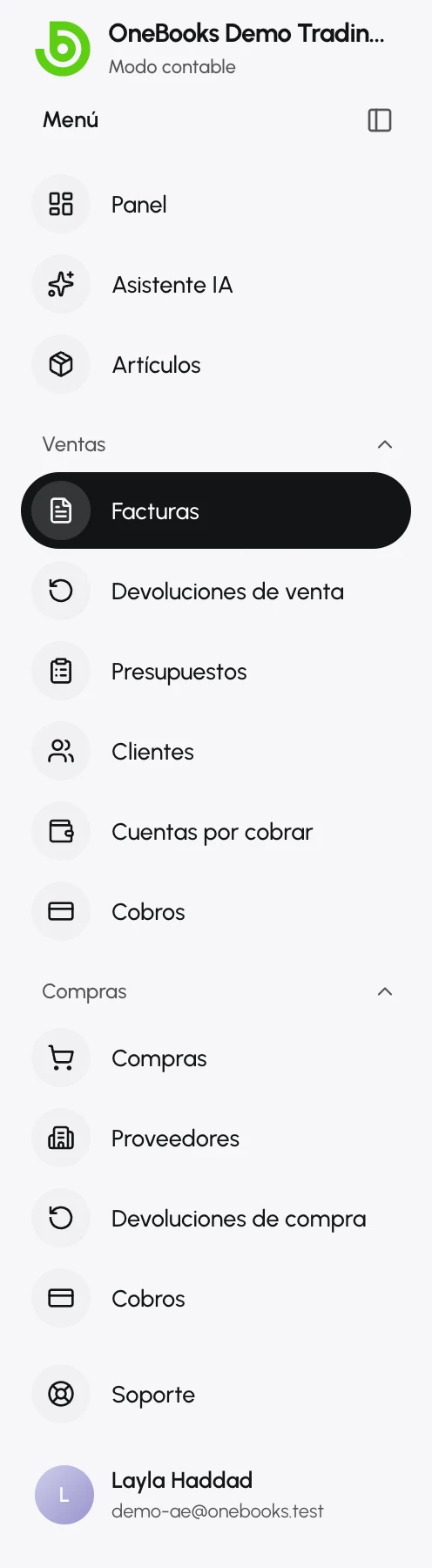 La barra lateral con Panel, Asistente IA, Artículos, Ventas, Compras, Gastos, Contabilidad, Informes, Datos y Aplicaciones