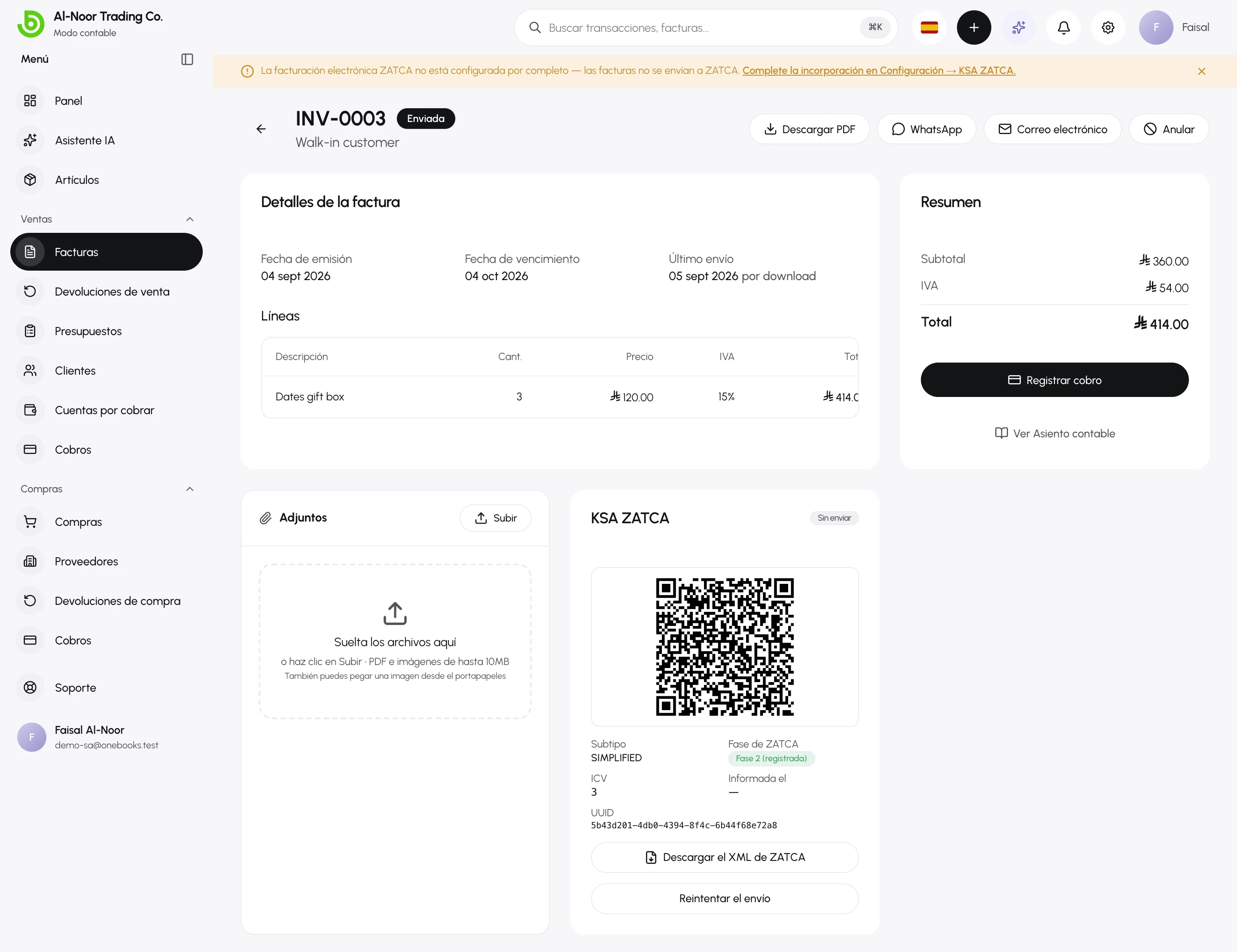 La página completa de la factura, incluido el panel de envío a ZATCA y el código QR