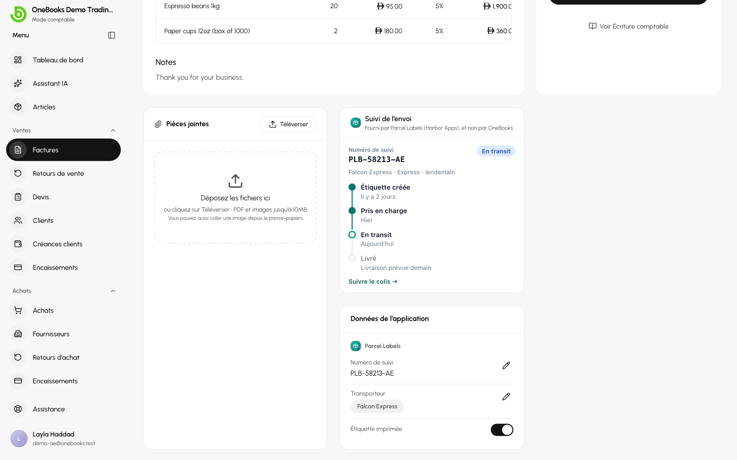 Une facture avec la carte d’une application et sa ligne Fourni par, et en dessous la carte Données de l’application