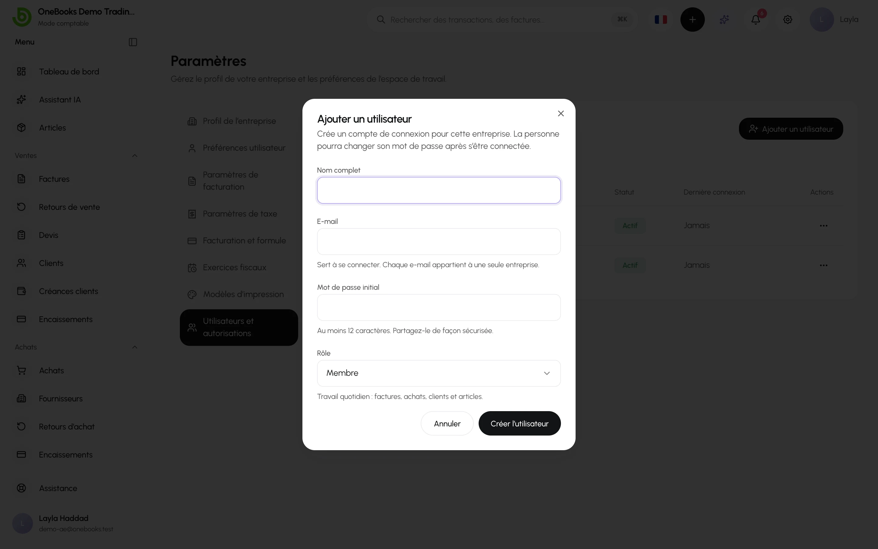 La boîte de dialogue Ajouter un utilisateur avec le nom, l’e-mail, le mot de passe et le rôle
