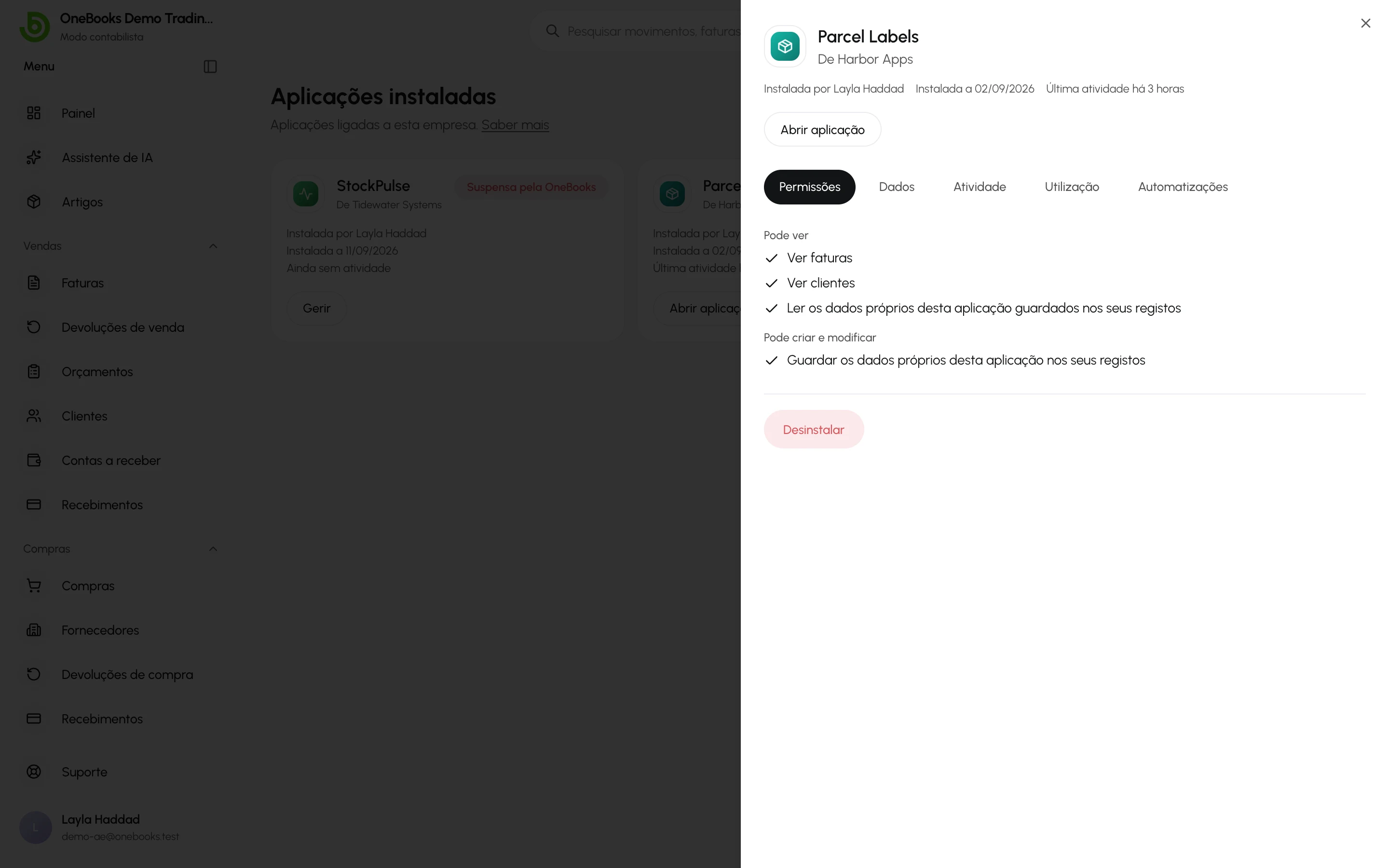 O painel de gestão de uma aplicação no separador Permissões, com Abrir aplicação e Desinstalar