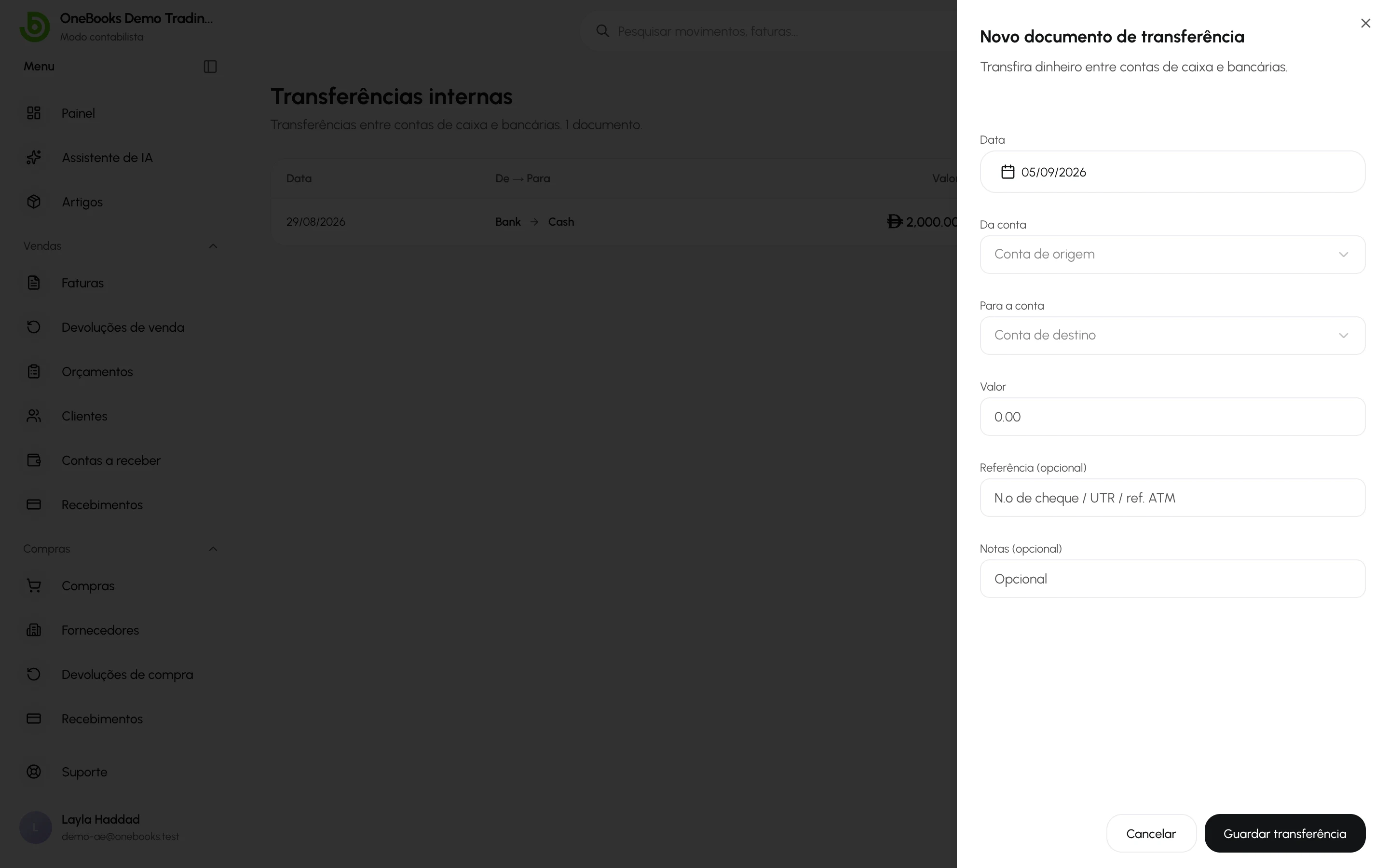 A janela Nova transferência com a conta de origem, a conta de destino, o valor, a data e a referência
